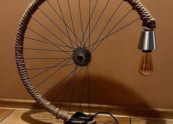 Lampa stołowa ręcznie robiona – dla miłośników rowerów