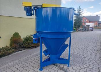Mieszalnik pasz pionowy z kieszenią zasypową + odpylanie  !