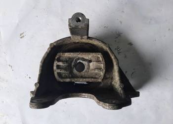 Fiat Doblo 1,2 8V boczna łapa poduszka skrzyni