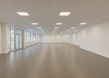 Inwestycyjny lokal handlowy 630m w centrum osiedla