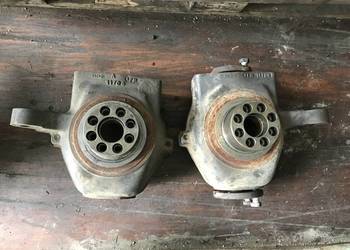 Przednie zwrotnice NH LB 115, Hitachi FB 200, Case 695