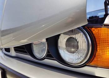 KLASYCZNE I KULTOWE BMW E34 520i / Lachs Silver Metalic