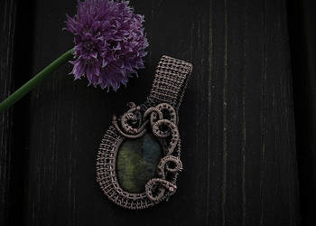 Miedziany wisiorek z zielonym jaspisem; wire wrapping