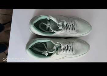 Buty sportowe damskie.