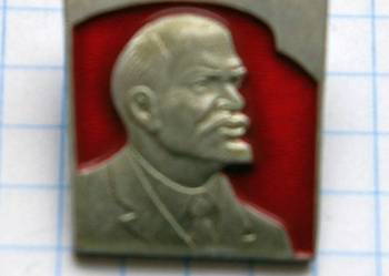 ODZNAKA Z WIZERUNKIEM PRZYWÓDCY ROSJI RADZIECKIEJ W. LENINA