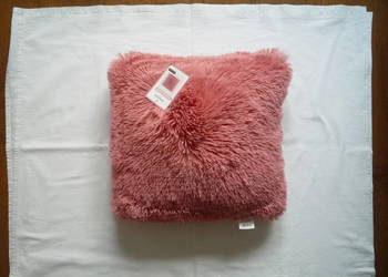 Smukee Różowa poduszka dekoracyjna 40x40cm Miła Włochacz