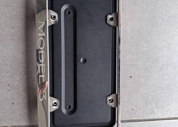 Tesla 3 ramka i podstawa rejestrascji USA
