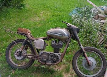 Junak M10