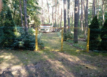 Piękną działkę nad Narwią sprzedam.
