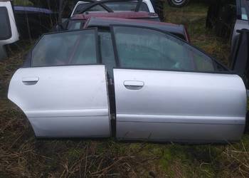 AUDI A4 B5 Lift kombi drzwi prawy tył LY7W