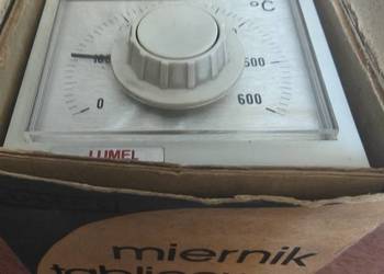 analogowy tablicowy regulator temperatury typu RE52