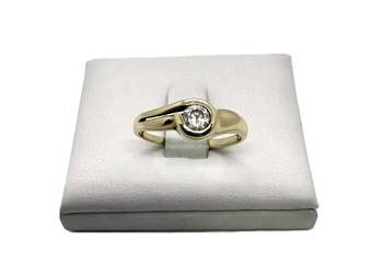 Złoty Pierścionek pr 585 1,87g R9