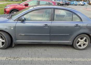 Toyota Avensis T25 uszkodzony