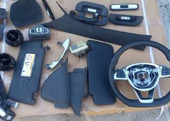 Wnętrze Mercedes w205 kierownica AMG plastiki jasny środek i ciemny