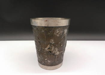Antyczny Kubek Cynowy – Bogate Reliefy – Sygnowany