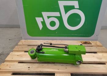 Merlo P 25.6 {Cylinder hydrauliczny przechyłu łyżki}