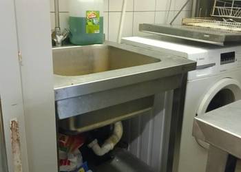 Stół że zlewem i półką, 700x700x850, z baterią prysznicową.