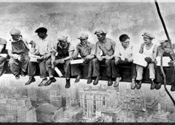 Obraz ROBOTNICY NA BELCE 200x100 cm Lunch Atop a Skyscraper