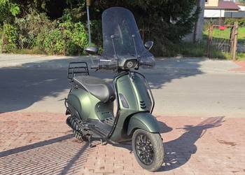 Piaggio Vespa Sprint 50 4t z szybka / światła kierunki LED