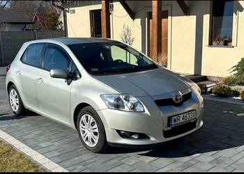 Sprzedam Toyotę Auris od osoby prywatnej prawie 5lat w moim posiadaniu