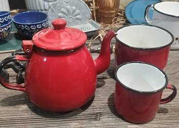 Stary emaliowany czajnik, imbryk.