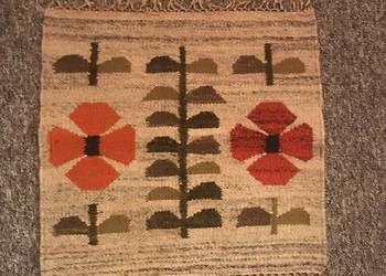 kilim z motywem roślinnym