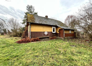 Działka z zabudowaniami w Hostynnem-Kolonii