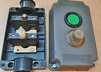 Kaseta sterownicza 1 przycisk plus żarówka IP 65 z lat PRL