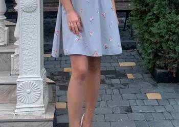 Sukienka szara w kwiaty