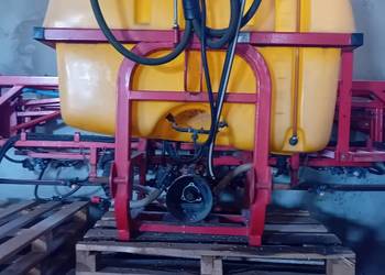Opryskiwacz 15m polowy zawieszany 600L