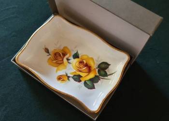 Porcelanowy pułmiseczek w róże firmy PRIDRY DALE DERBYSHIRE - England
