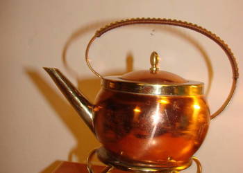 miedziany czajniczek z podgrzewaczem