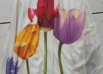 Biała sukienka damska w tulipany