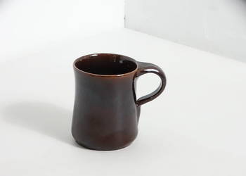 Lekki kubek vintage | Brązowa ceramika artystyczna | Retro Mid-Century