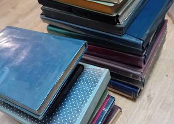 Klasery albumy ze znaczkami pocztowymi 25 szt