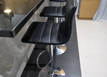 Hokery 4 szt czarne na stalowej nodze