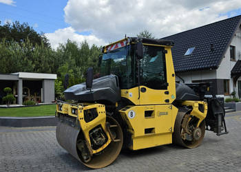 walec Bomag BW 154 AP-4i AM / rozsiewacz BS150 Walec BOMAG BW 154 AP-4i AM…