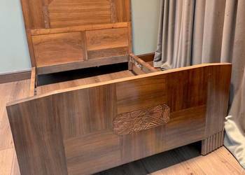 Łóżko w stylu Art déco z lat 30tych orzech z dekoracyjnymi rzeźbieniami