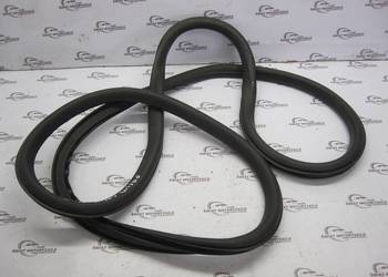 OPEL ASTRA J LIFT 13r uszczelka lewa przód 13259929