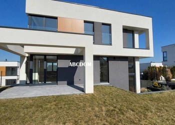 Nowy dom wolnostojący, garaż na 2 auta