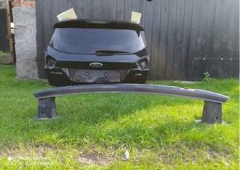 Tylnią klapą od Forda Kugi