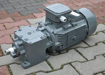 Motoreduktor 2.2kw. 233obr./min.. LENZE