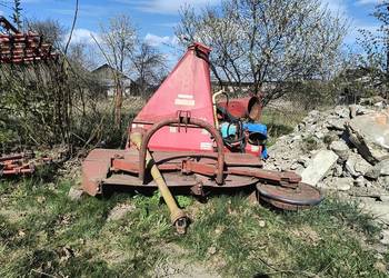 Kosiarka sadownicza z uchylnym ramieniem