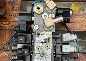 Rozdzielacz hydrauliczny czterosekcyjny 1