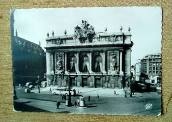 WIDOK NA BUDYNEK OPERY NA PLACU TEATRALNYM W LILLE