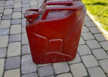 Kanister, zbiornik na paliwo.