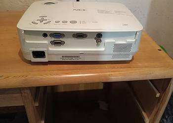 Sprzedam rzutnik  mało używany z ekranem 2x2m