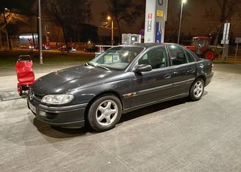 Omega, LPG ,tył napęd, sprawna klima, xenony.