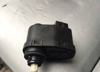 Silnik regulacji lampy reflektora VW Golf III 1H0941295