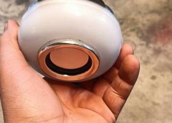 Żarówka rbg z głośnikiem Bluetooth